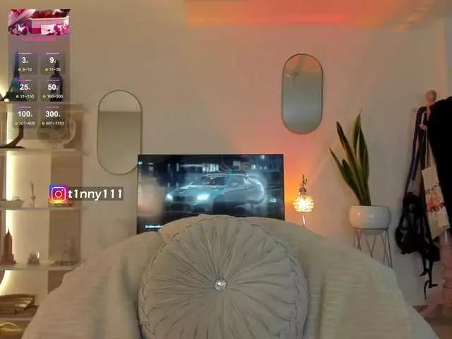 TinyRouse on BongaCams 