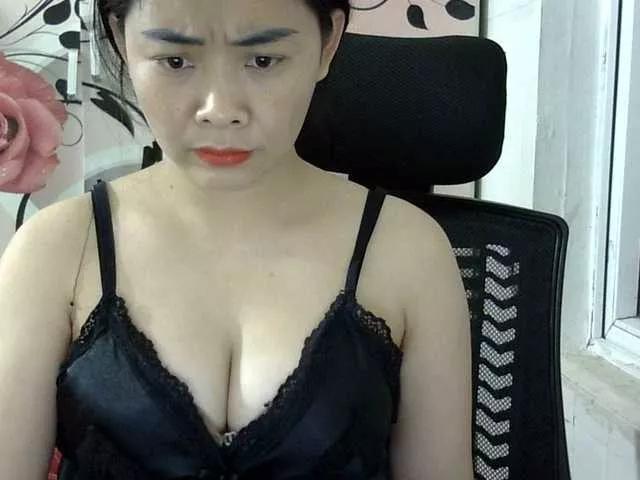 Uhem112 on BongaCams 