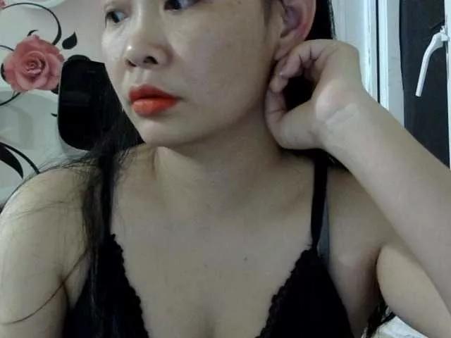 Uhem112 on BongaCams 