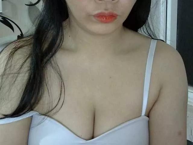 Uhem112 on BongaCams 