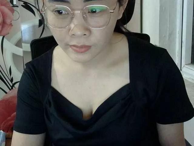 Uhem112 on BongaCams 