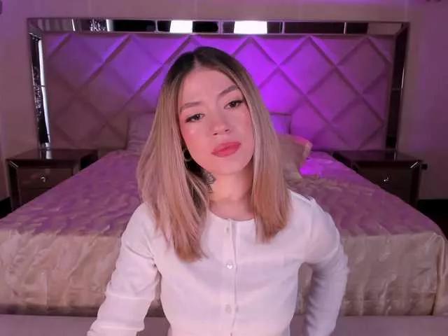 ViolettHansson on BongaCams 