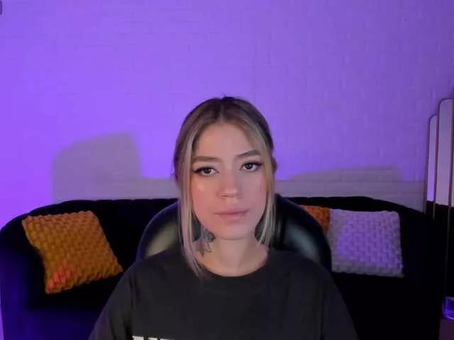 ViolettHansson on BongaCams 