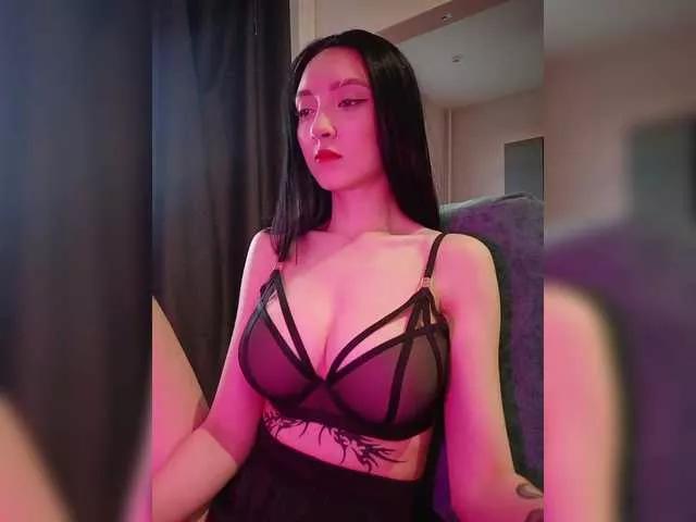 WeQueen- on BongaCams 
