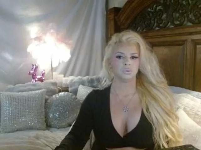 xtinastar on BongaCams 