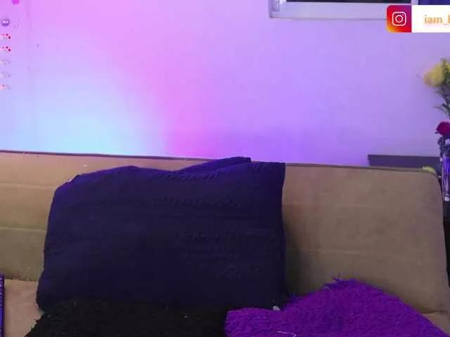 Yourtoybella on BongaCams 