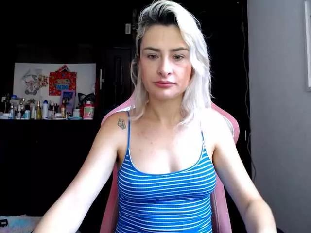 yulittlestar28 on BongaCams 