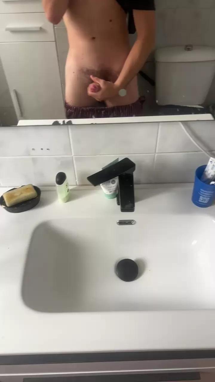 10888195_Poring on Cam4 
