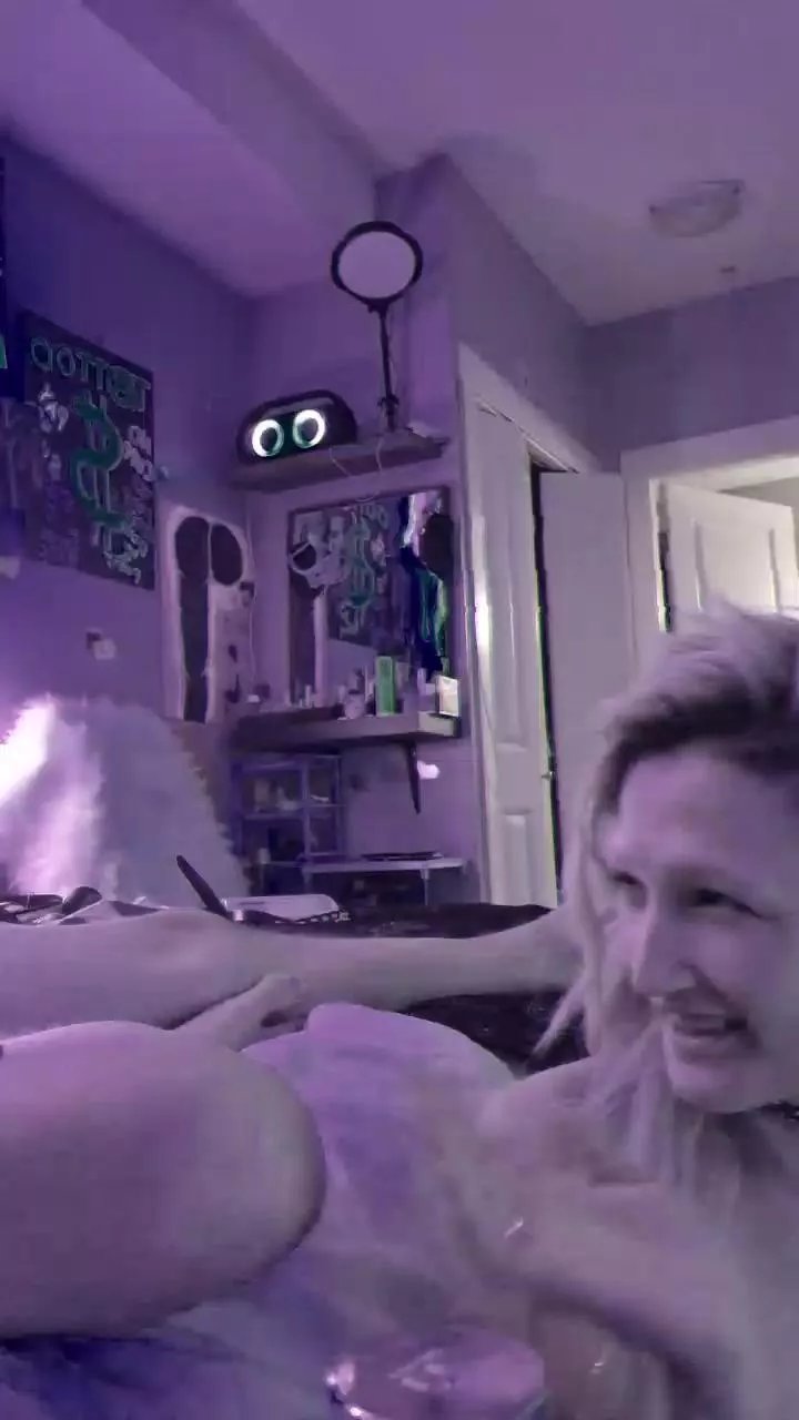 Offline 1Clyde1Bonnie on Cam4