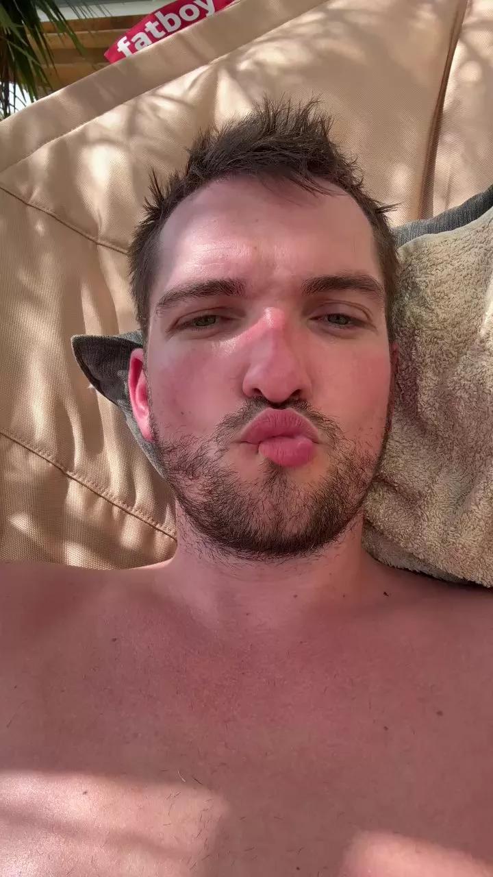 2b0yB0y on Cam4 