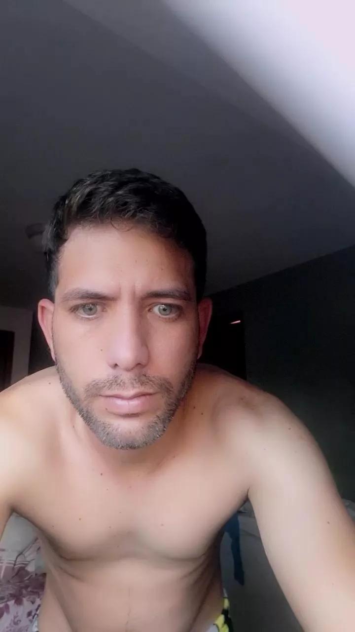 Ajgo19 on Cam4 