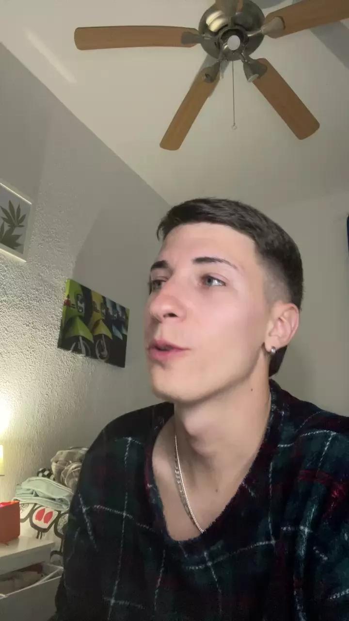 alexbg2_sexy on Cam4 