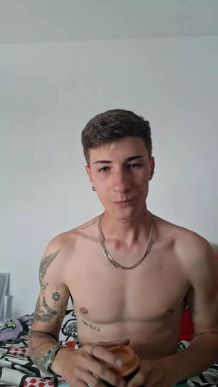 alexbg2_sexy on Cam4 