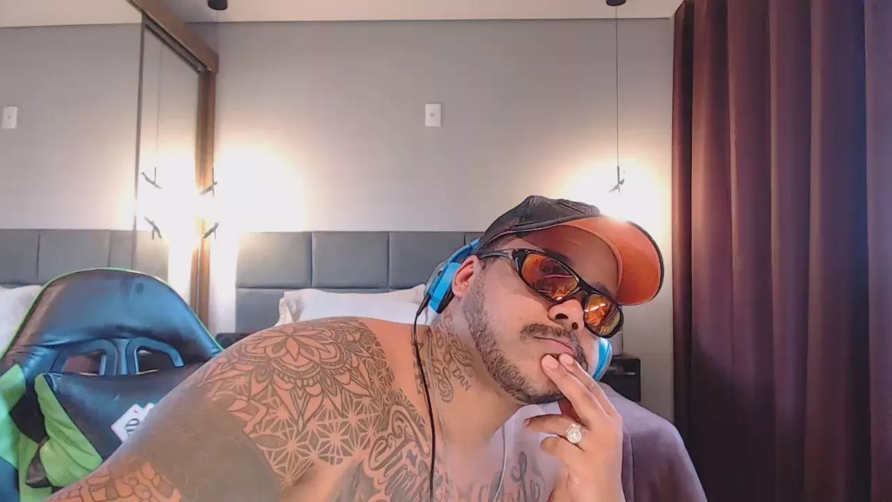 Offline alexmonster2 on Cam4