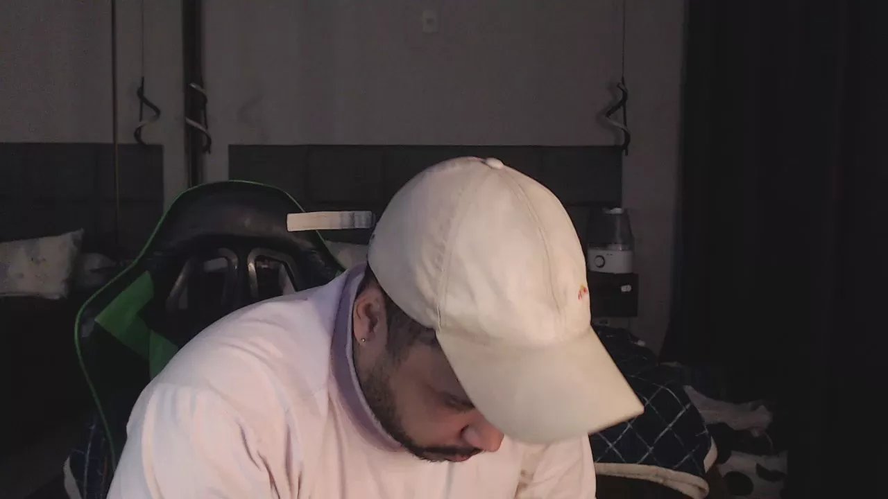 Offline alexmonster2 on Cam4