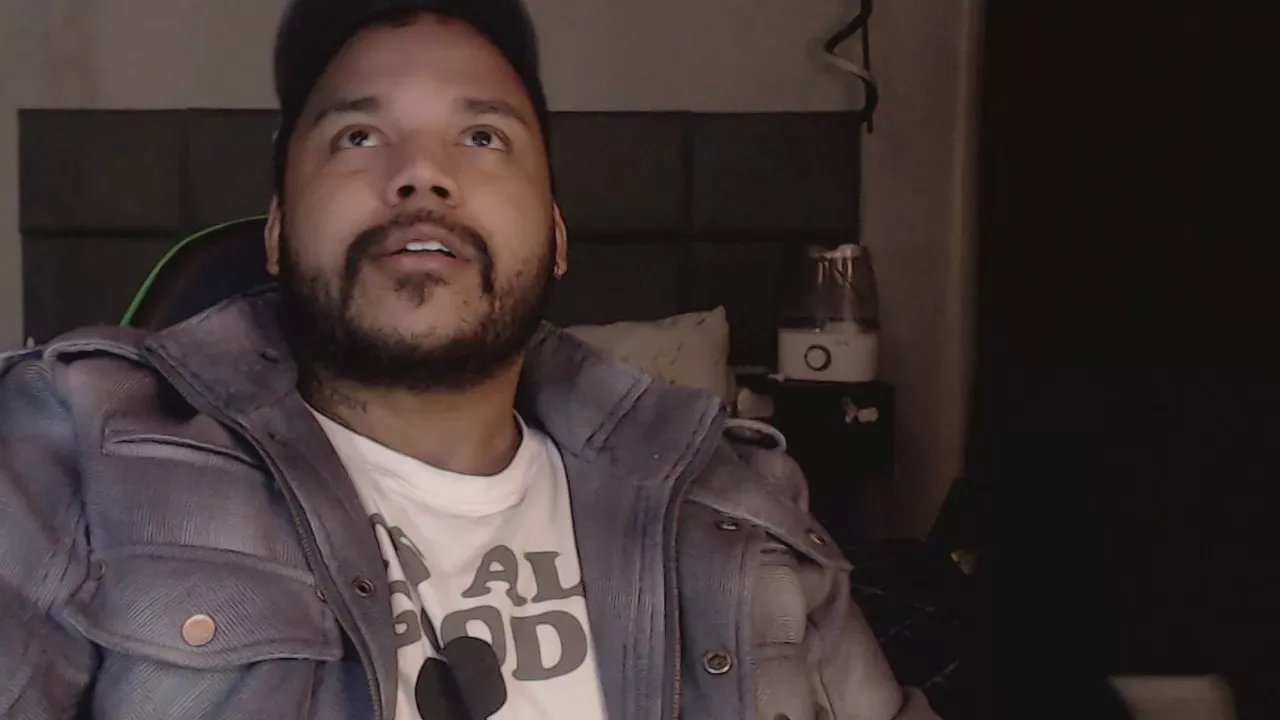 Offline alexmonster2 on Cam4