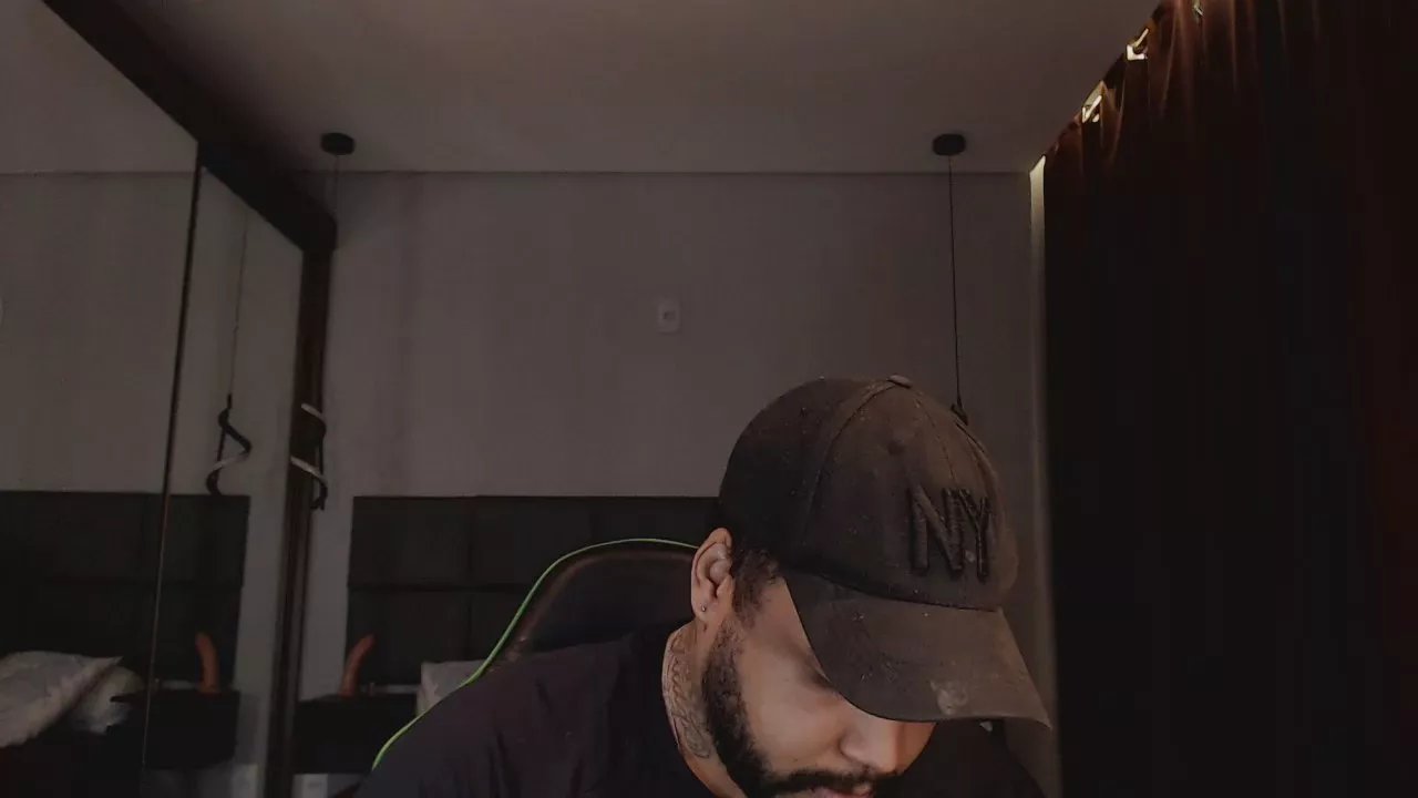 Offline alexmonster2 on Cam4