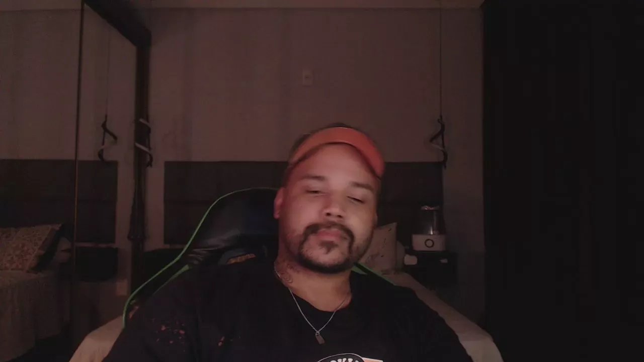 Offline alexmonster2 on Cam4