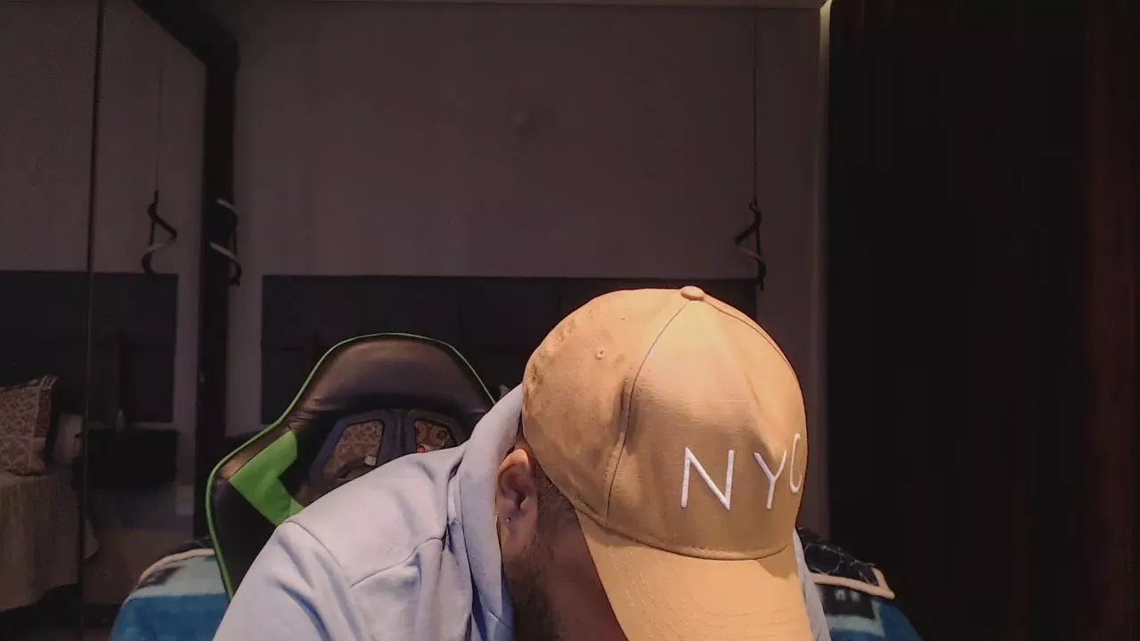 Offline alexmonster2 on Cam4