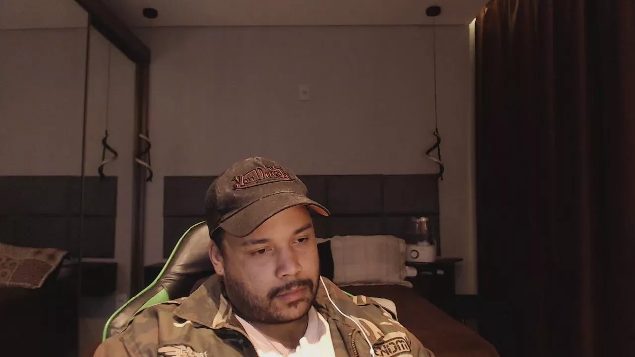 Offline alexmonster2 on Cam4