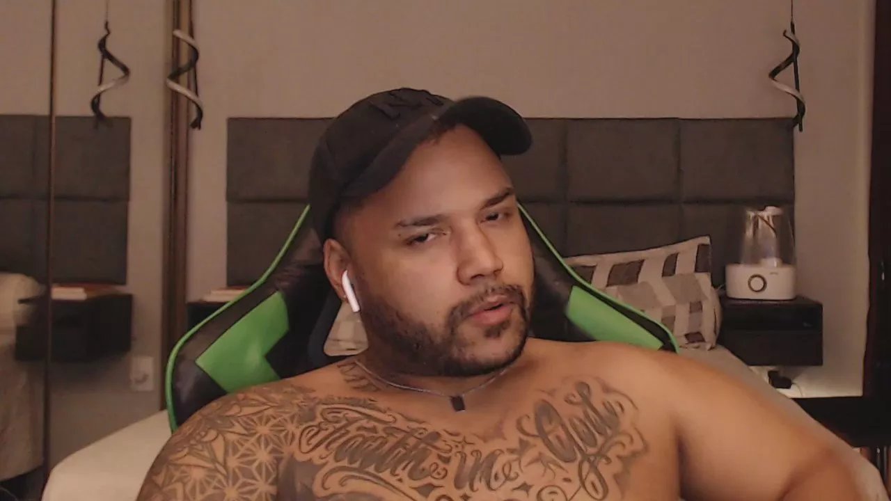 Offline alexmonster2 on Cam4