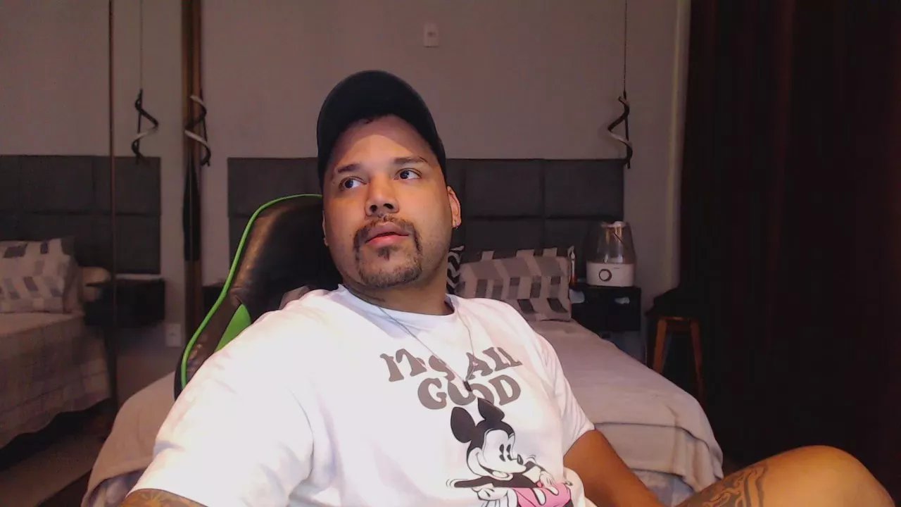 Offline alexmonster2 on Cam4