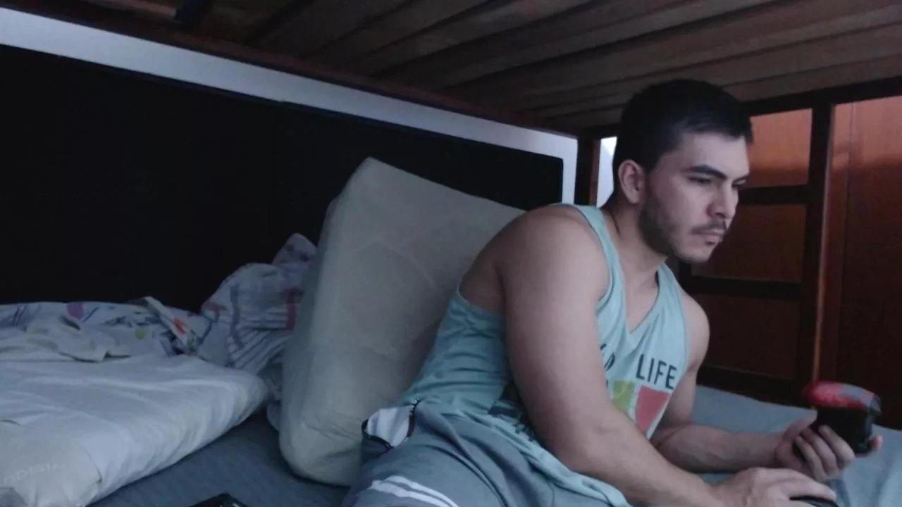 Offline AlexS1998 on Cam4