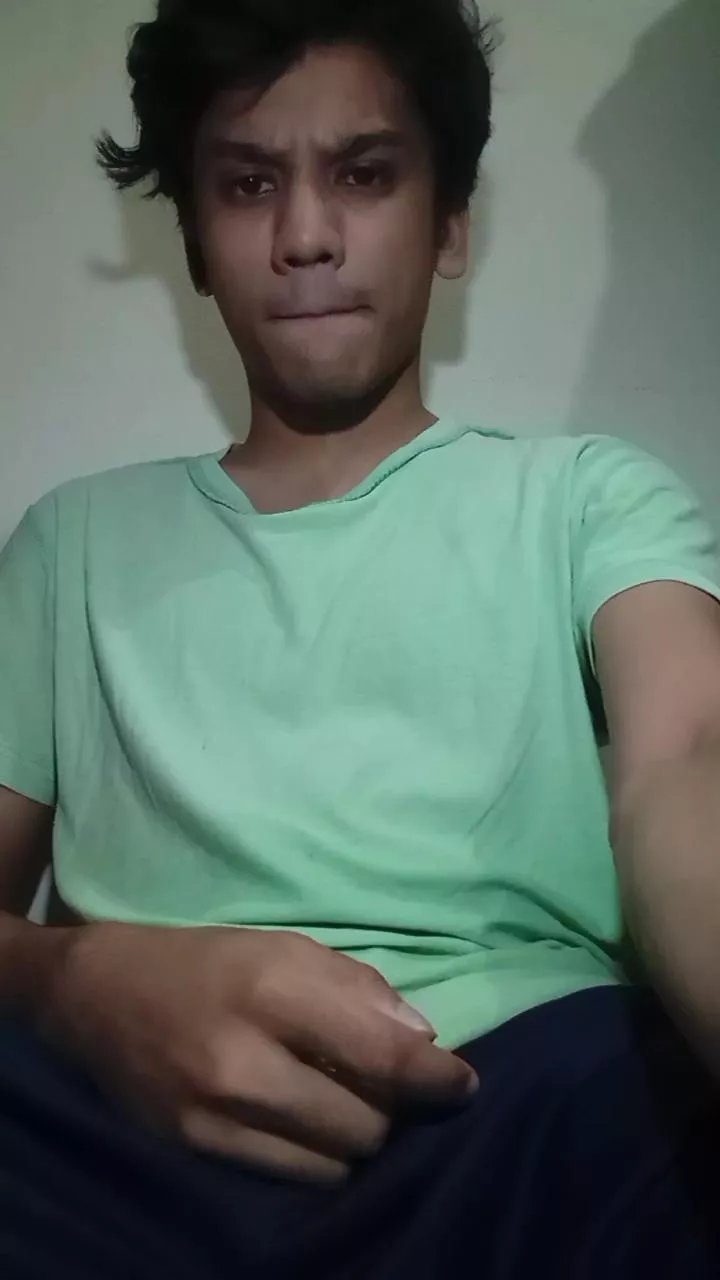 Offline Alexx967 on Cam4