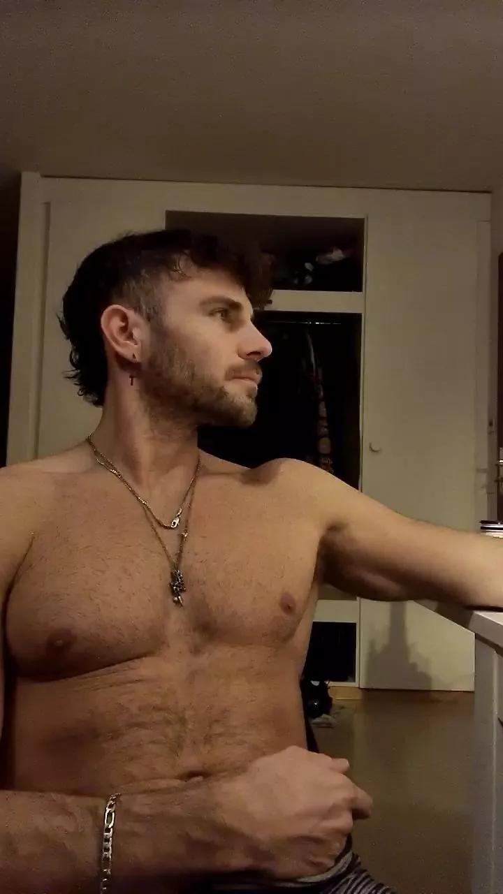 ALPHA_HUNK on Cam4 