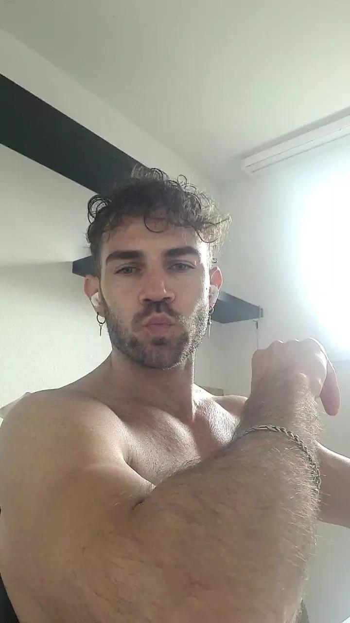 ALPHA_HUNK on Cam4 