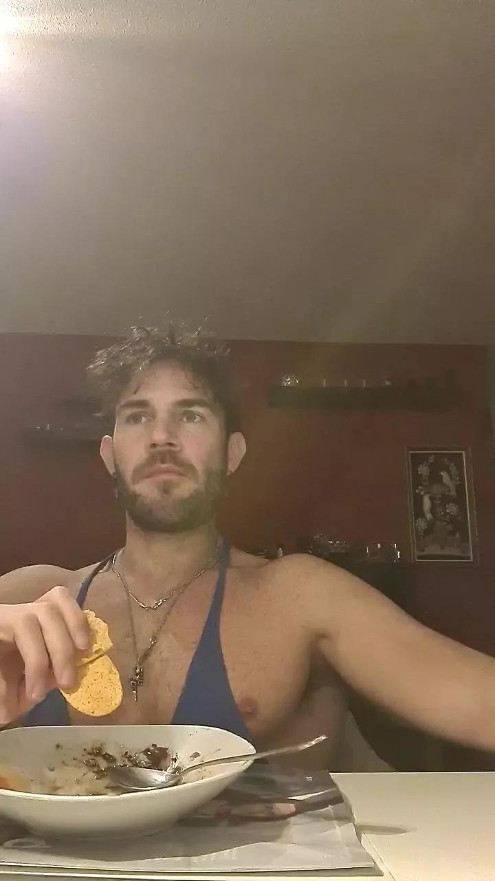 ALPHA_HUNK on Cam4 