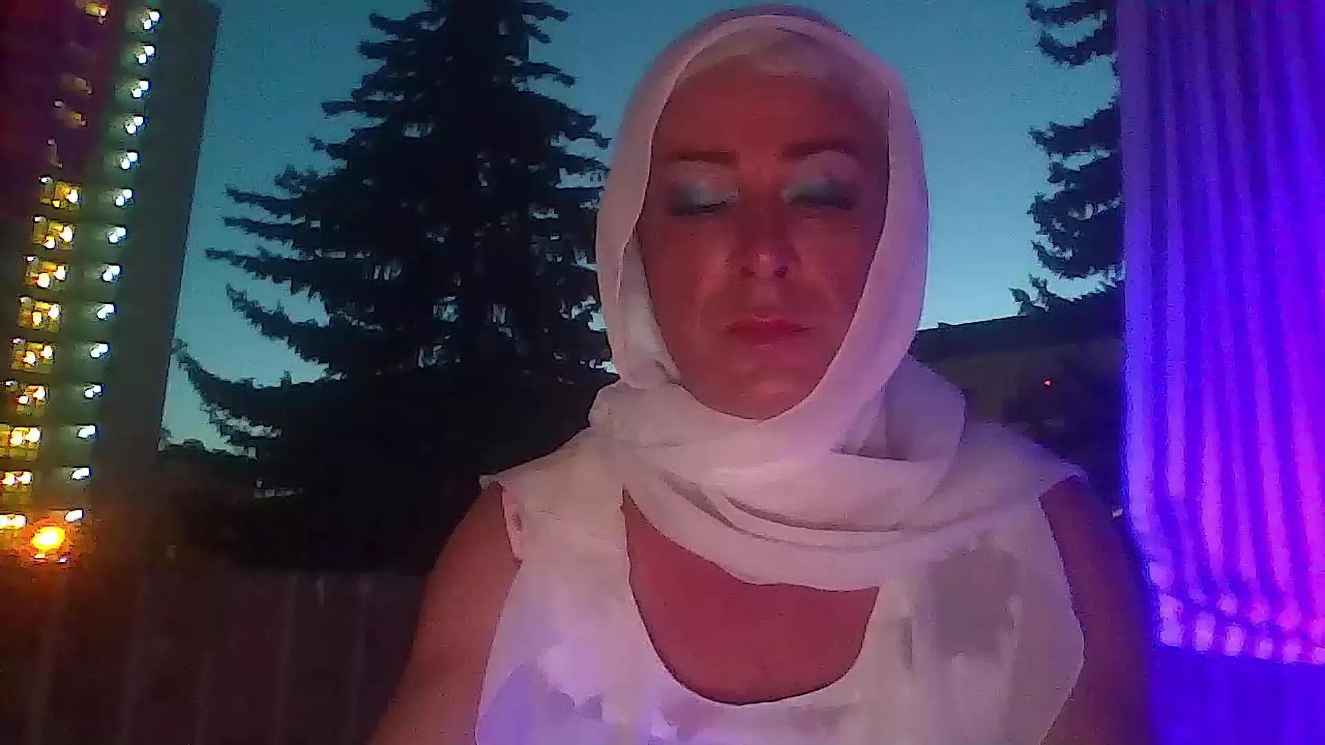 Anazone1 on Cam4 
