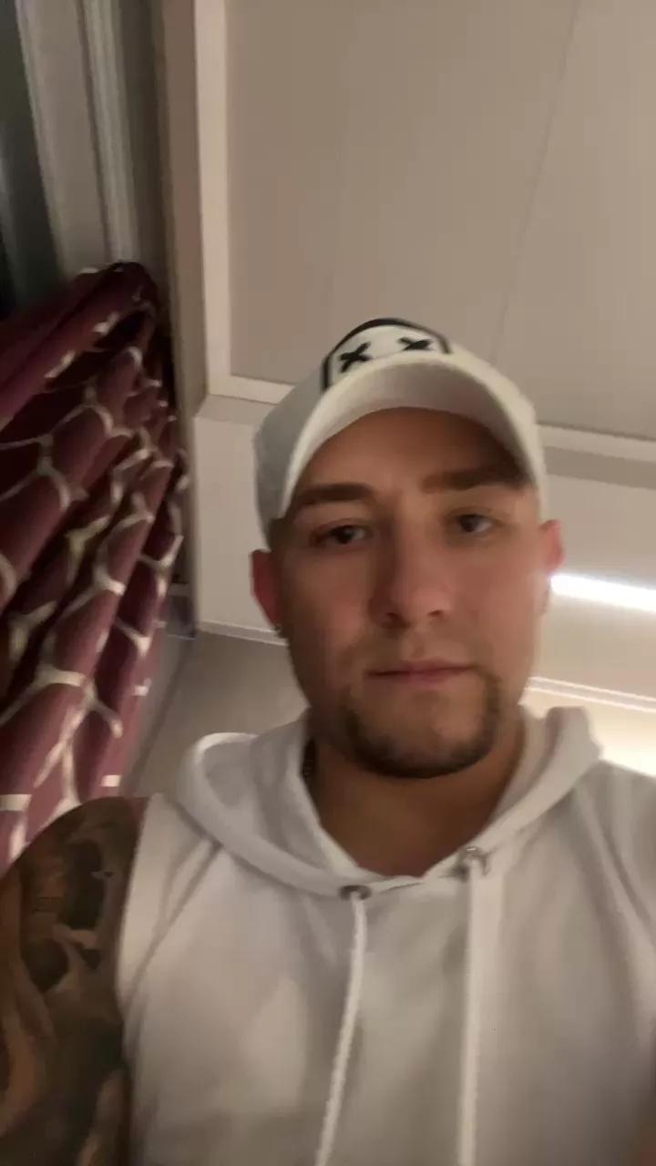 Andrew_wallker on Cam4 