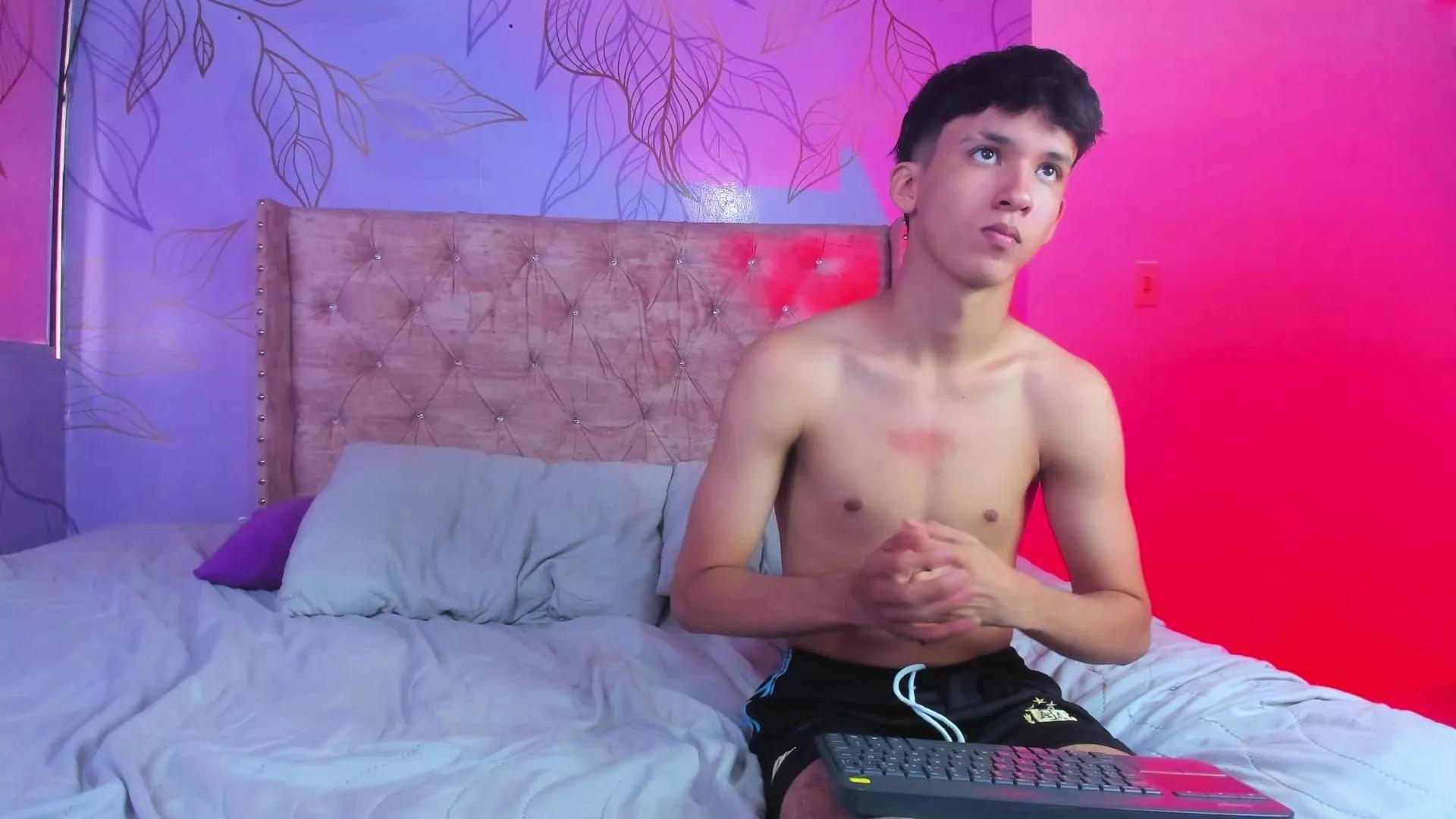 Angel_boyy2 on Cam4 