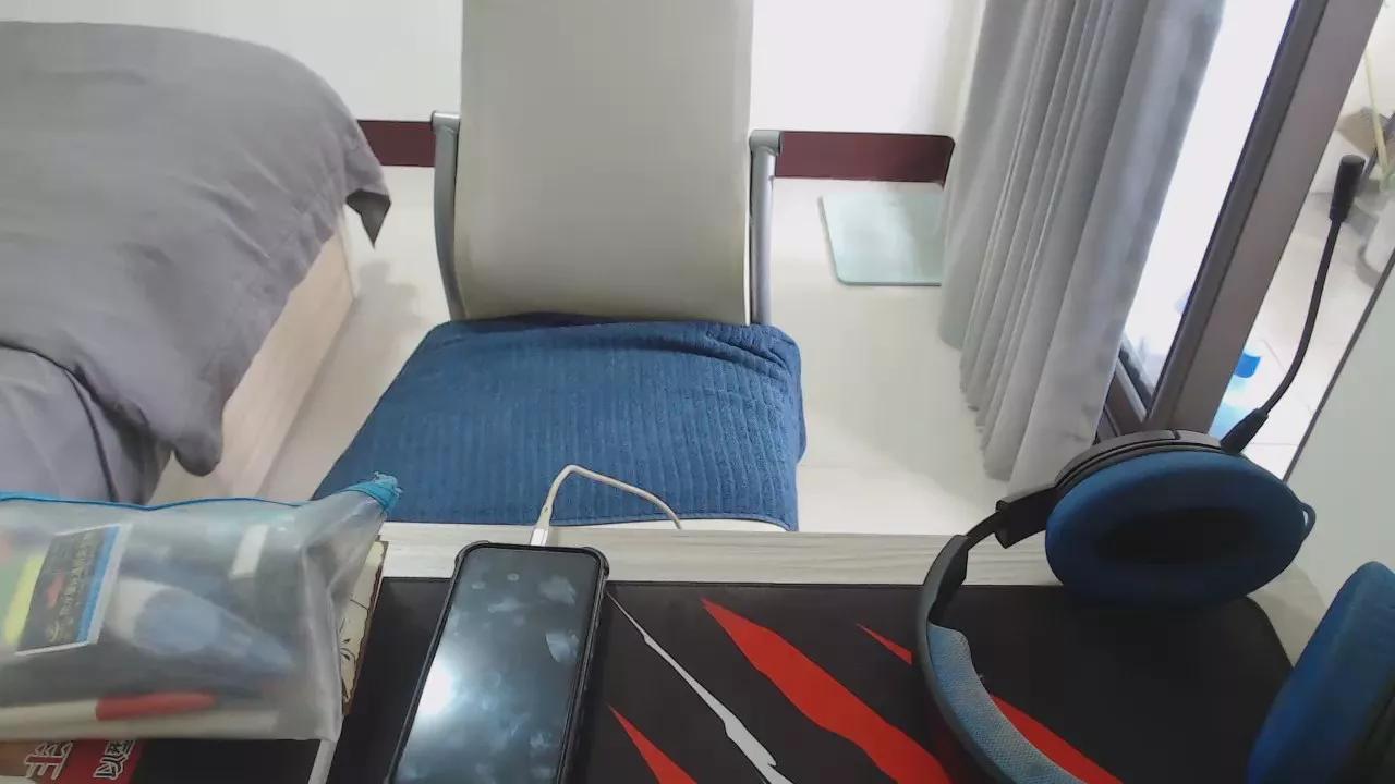 Aqu_01 on Cam4 