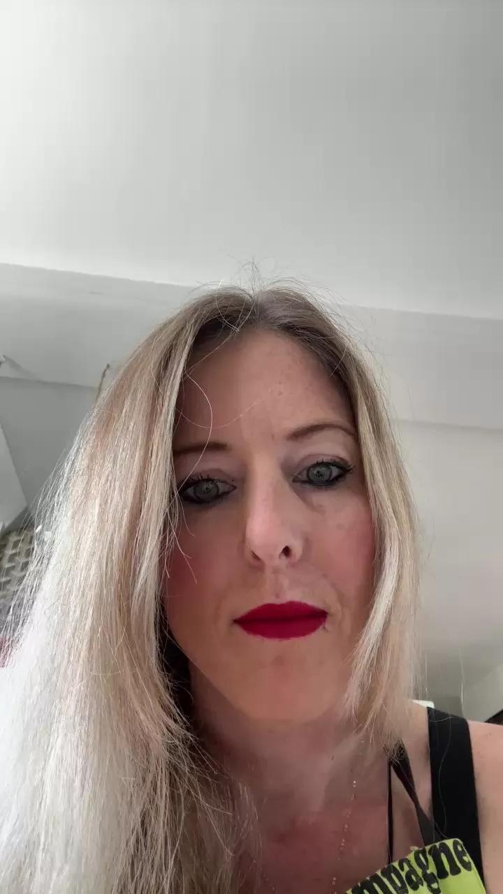Aurbeaureal on Cam4 