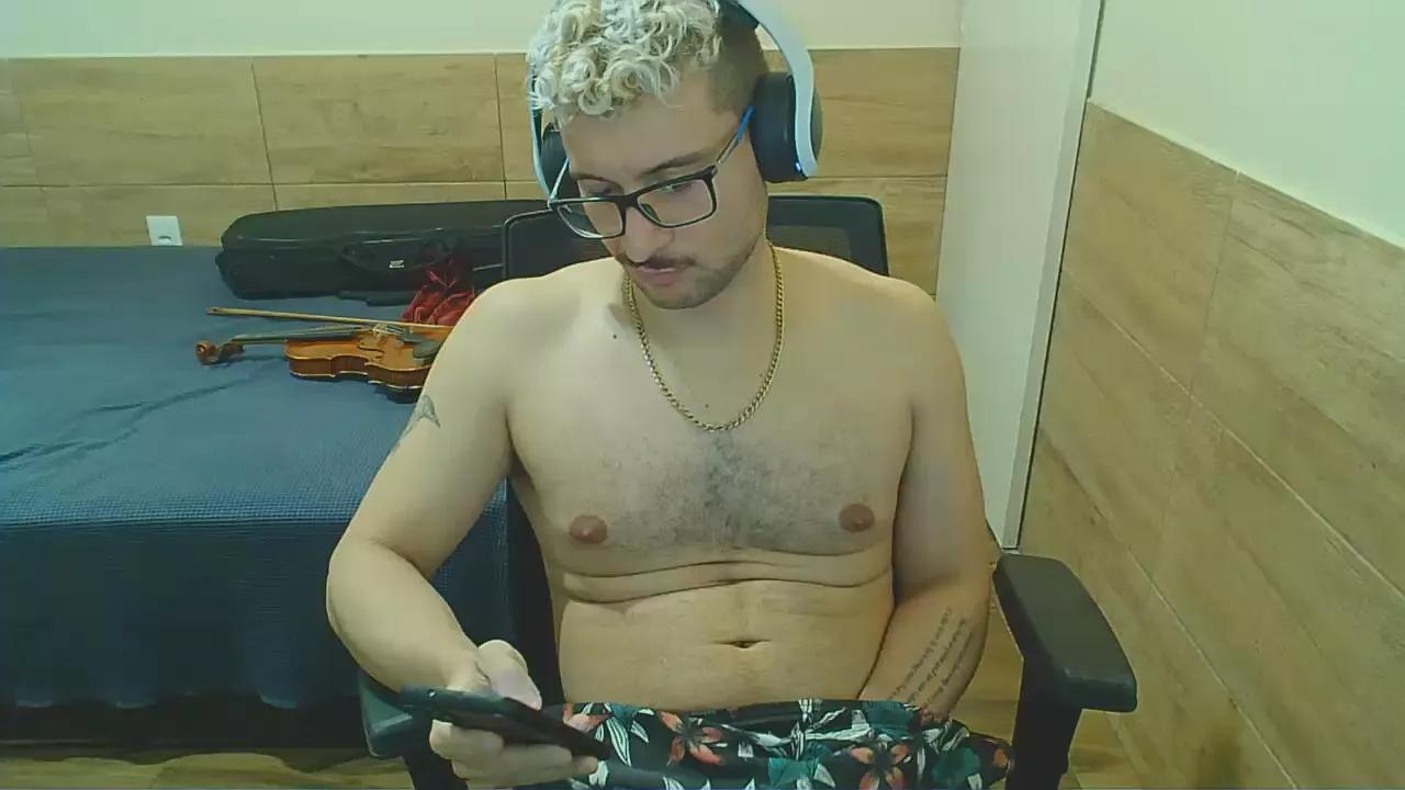 AutisticDom on Cam4 