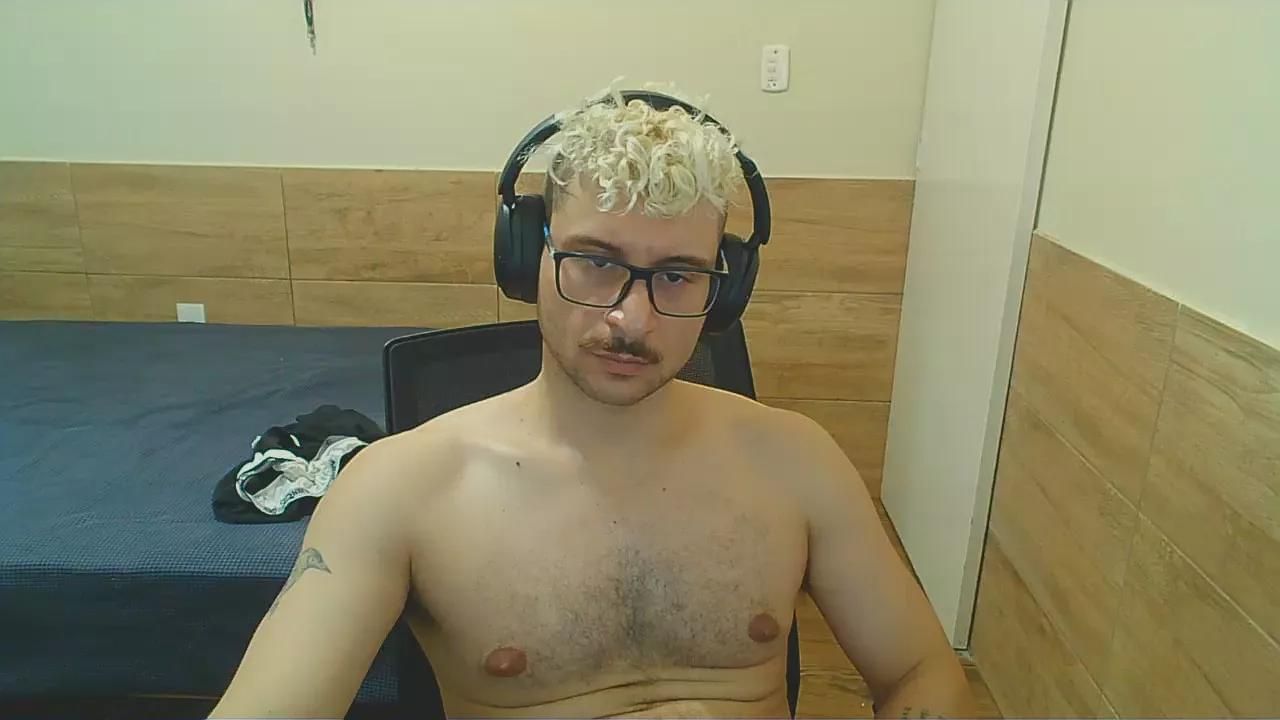 AutisticDom on Cam4 