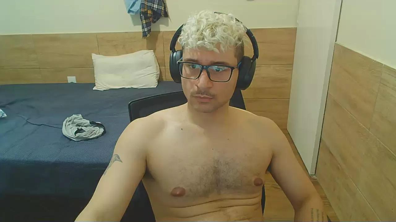 AutisticDom on Cam4 