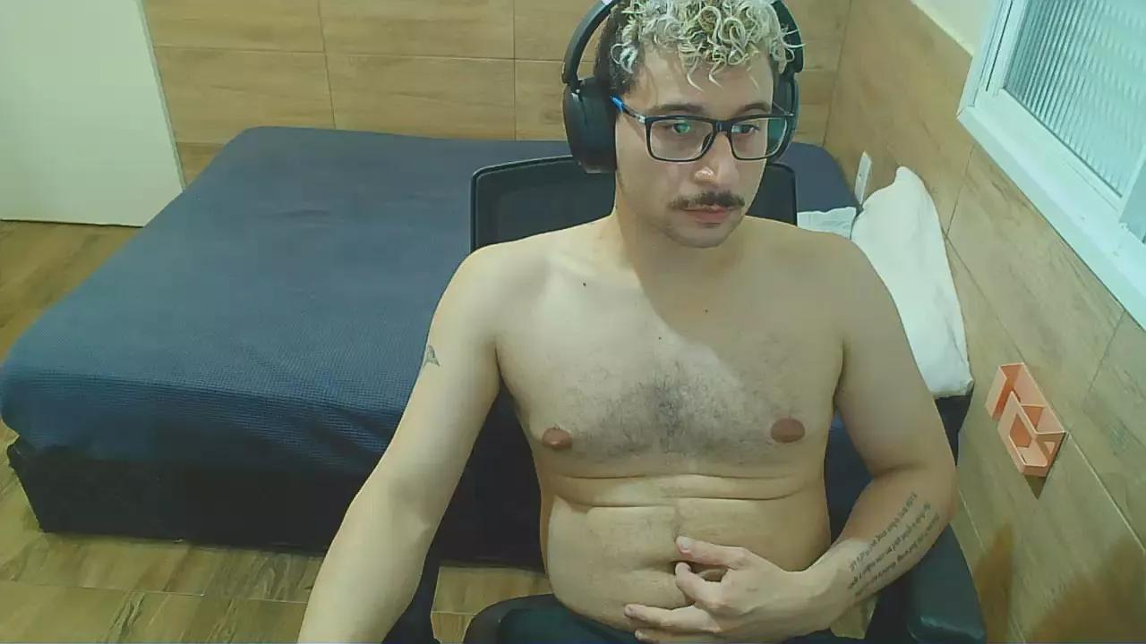 AutisticDom on Cam4 