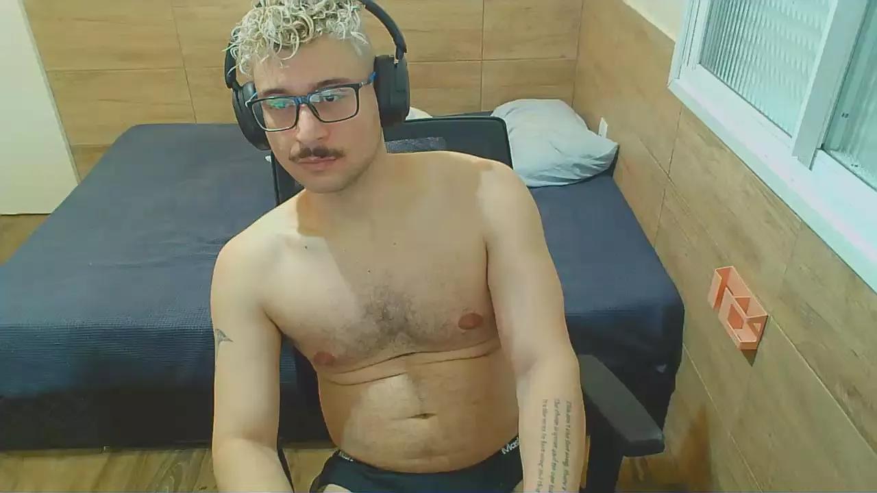 AutisticDom on Cam4 