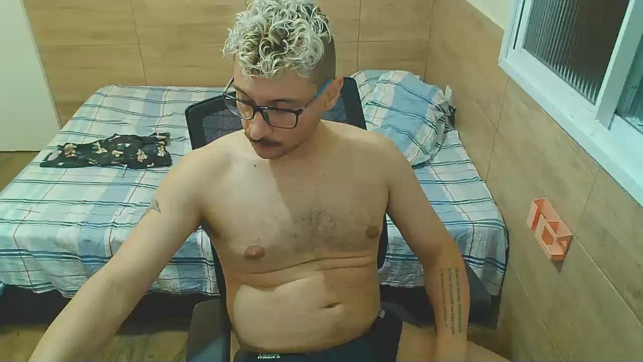 AutisticDom on Cam4 