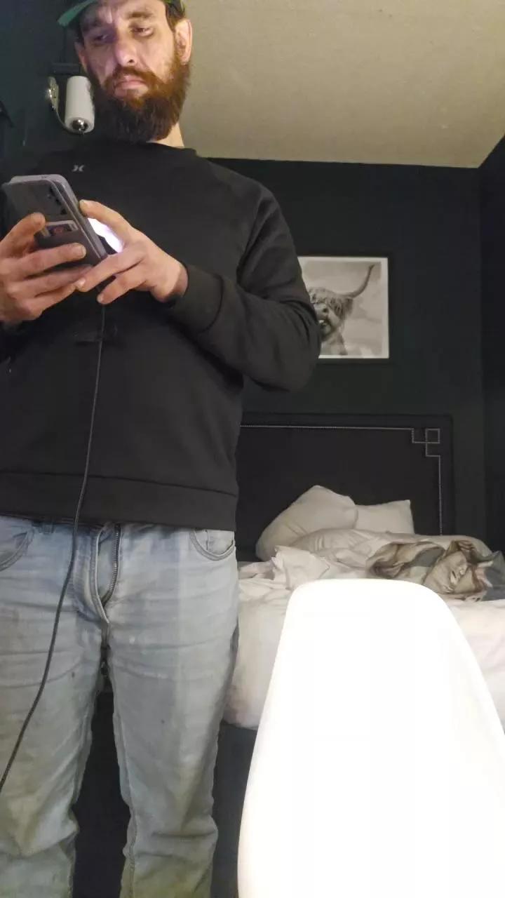 Beardedveteran on Cam4 