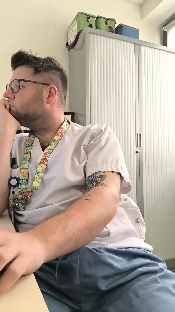 Bearhot02 on Cam4 