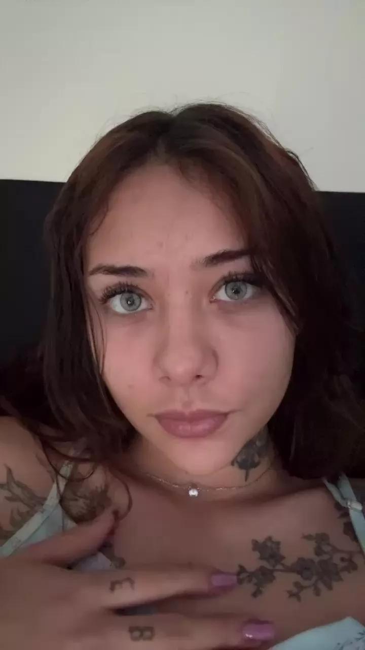 bella_novak on Cam4 