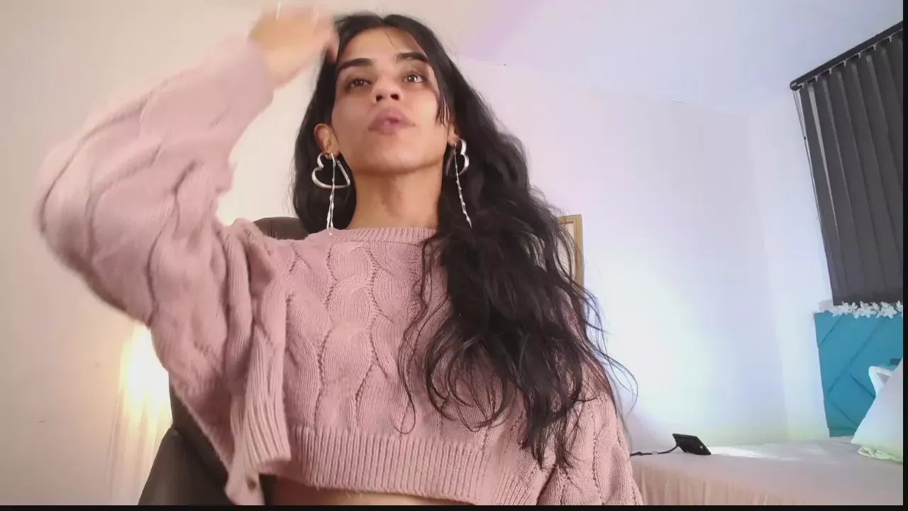 Offline Bella_Poisonous on Cam4