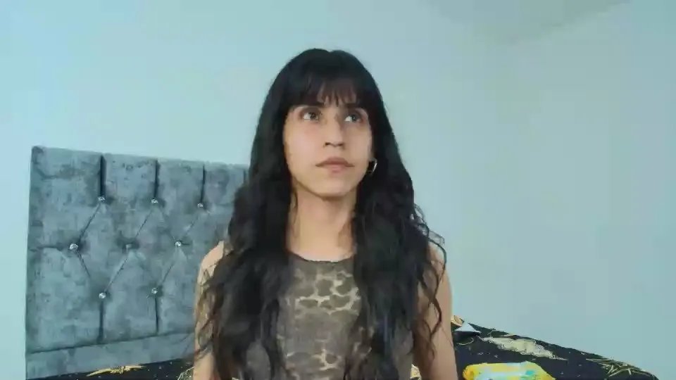 Offline Bella_Poisonous on Cam4