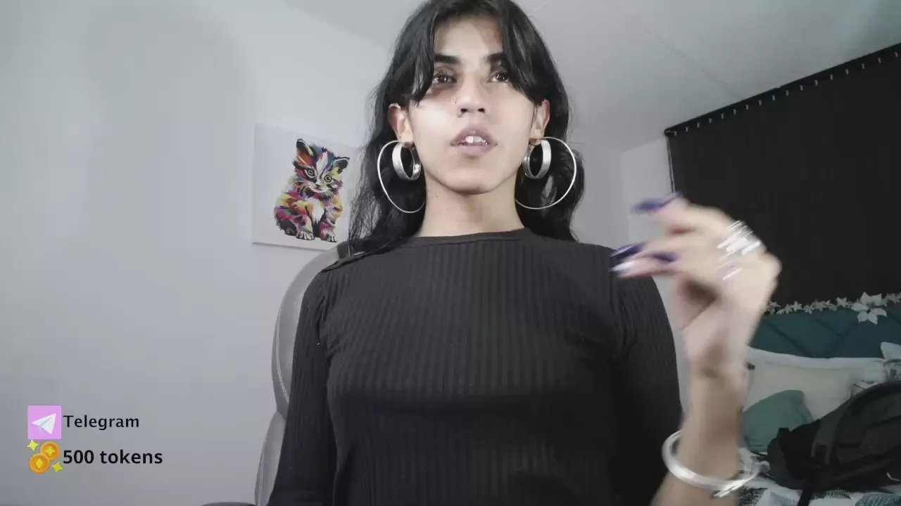 Offline Bella_Poisonous on Cam4