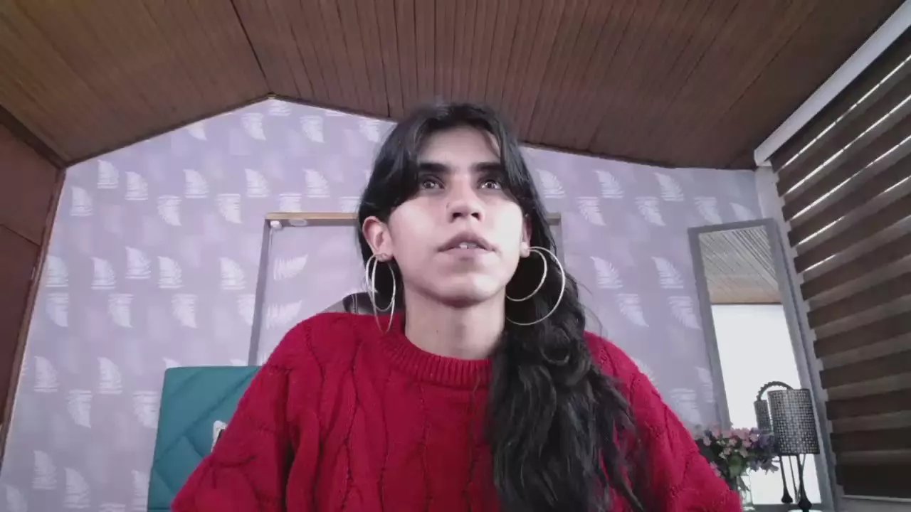 Offline Bella_Poisonous on Cam4