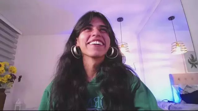 Offline Bella_Poisonous on Cam4